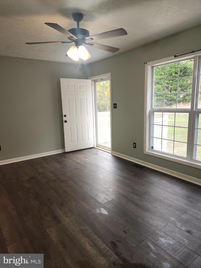 9620 Mohawk Dr, King George, VA 22485 - photo 5