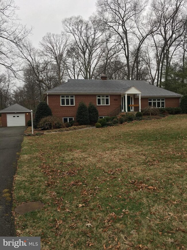 7724 Lee Ave, Alexandria, VA 22308 - photo 2