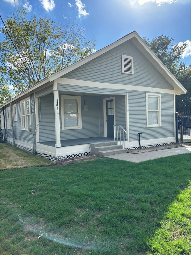 1411 W 34th St, Houston, TX 77018 - photo 2