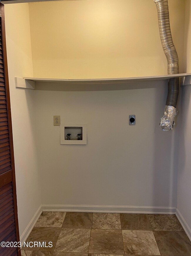 1816 Burgaw Hwy, Jacksonville, NC 28540 - photo 4