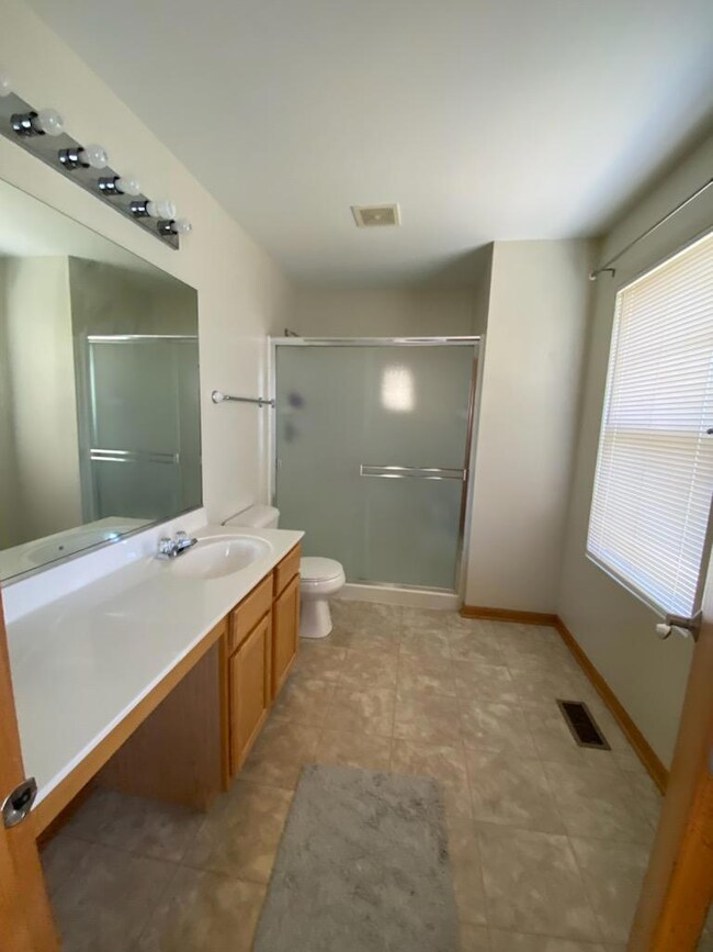 6715 Slate Dr unit 884, Carpentersville, IL 60110 - photo 4