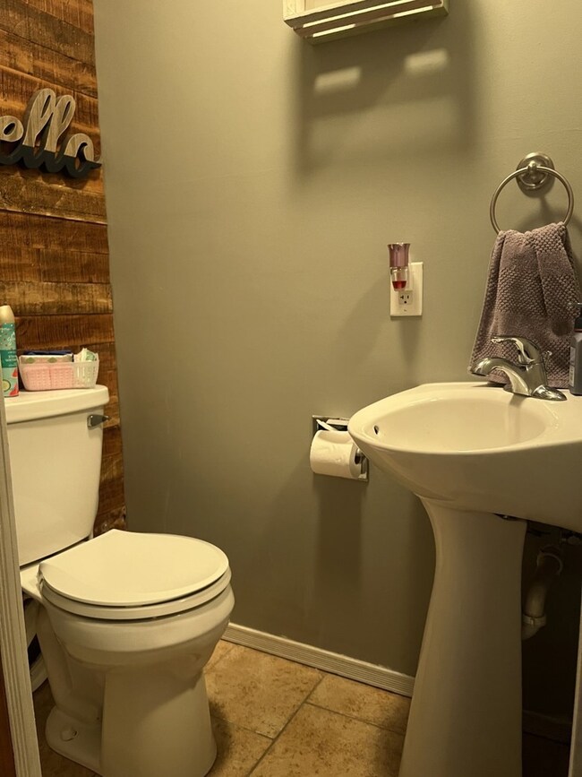 205 E Ensey St, Tuscola, IL 61953 - photo 7