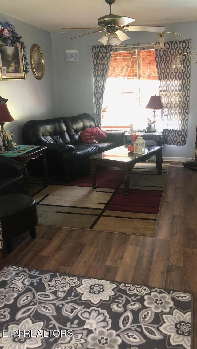 140 Wellington Dr, Middlesboro, KY 40965 - photo 3