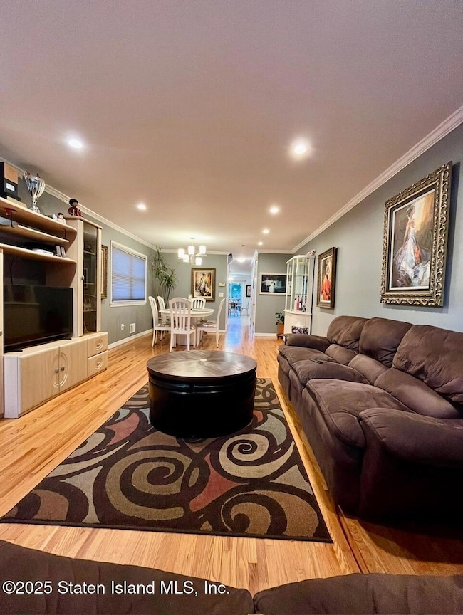 llewellyn living room