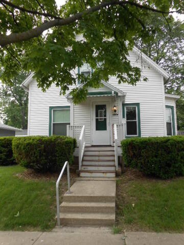 Home has all new windows in 2005 and all new sidin