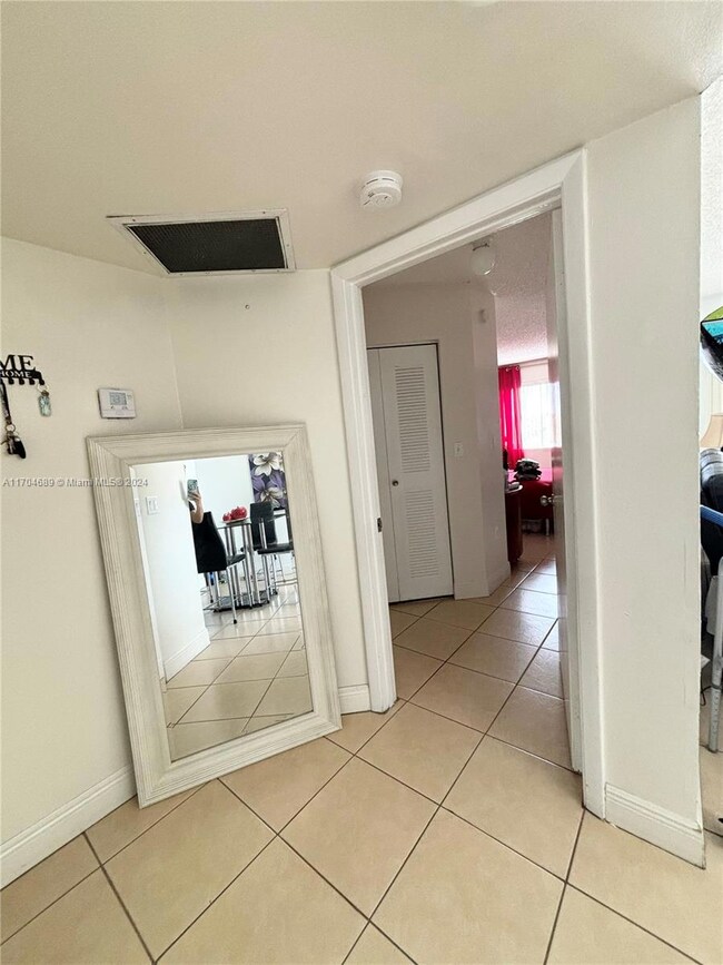 Kendall Lakes Towers unit 514, Miami, FL 33193 - photo 6