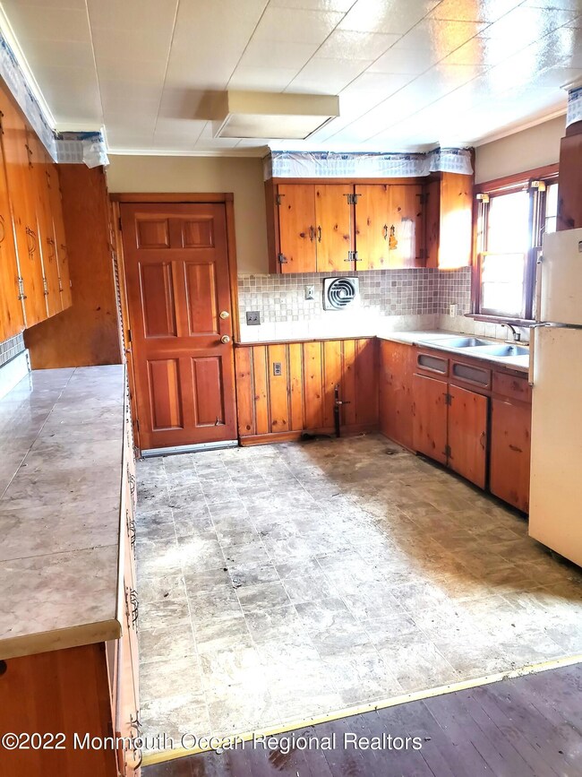 19 Elizabeth Pkwy, Eatontown, NJ 07724 - photo 7