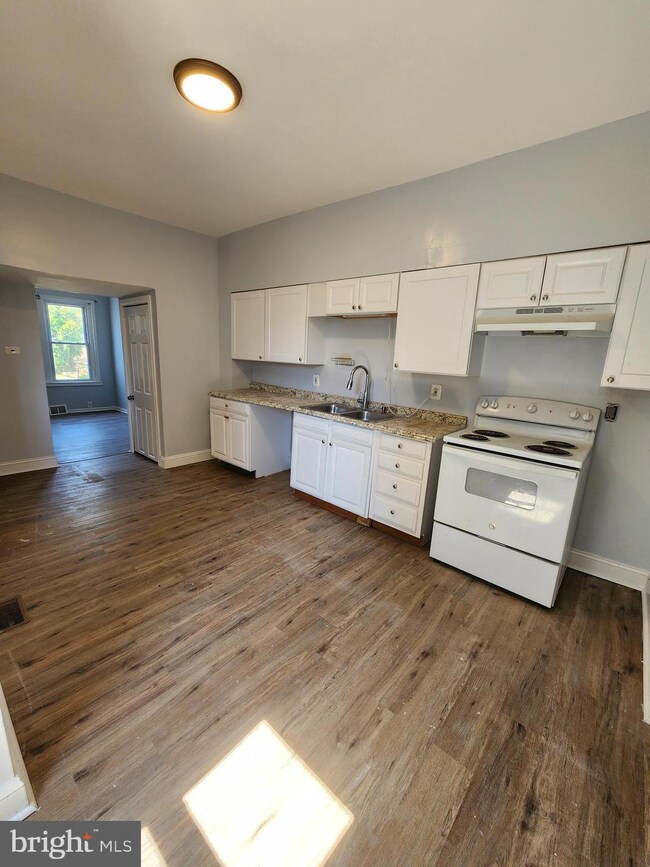 223 Hamilton Ave, Darby, PA 19023 - photo 6