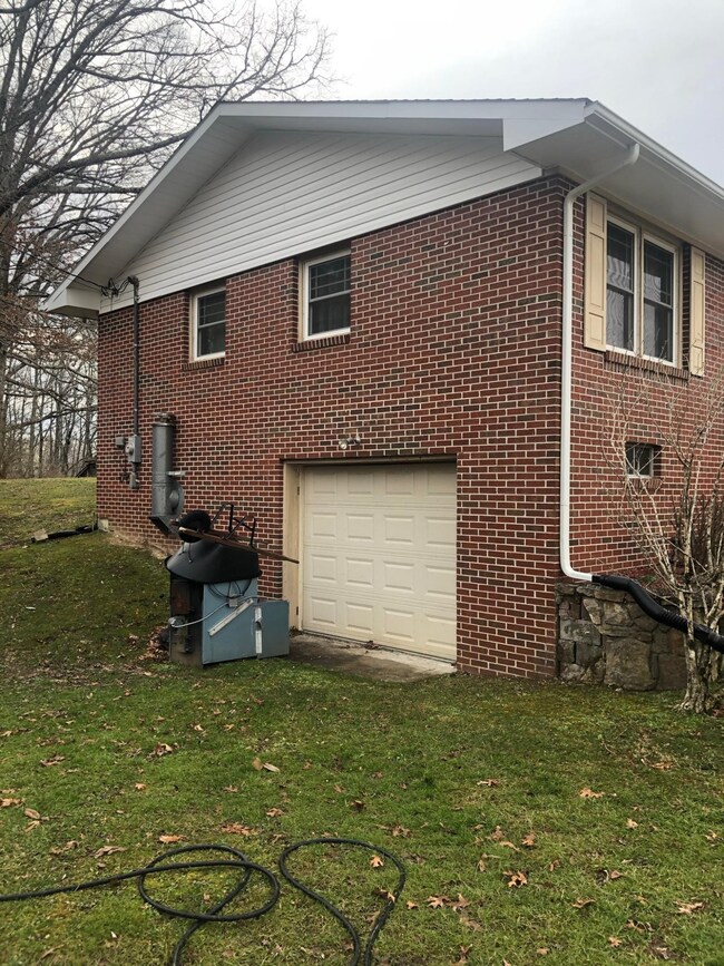 919 Frost Rd, Crossville, TN 38571 - photo 2