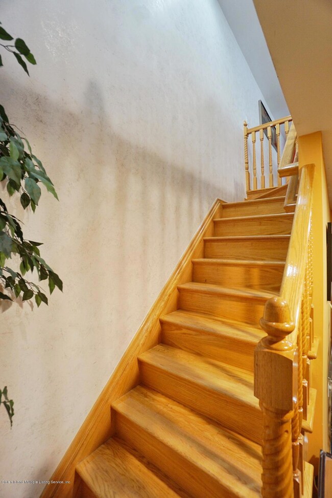 18 Behan Ct, Staten Island, NY 10306 - photo 4