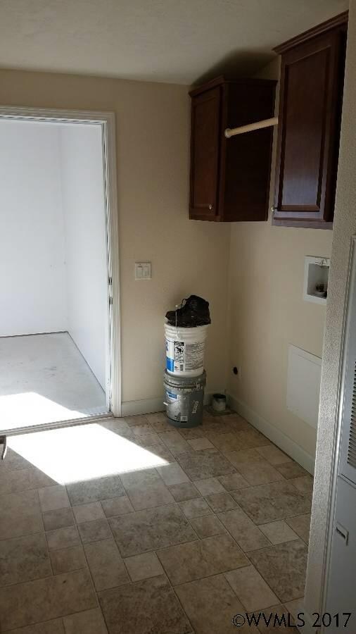 952 N Adams St, Lafayette, OR 97127 - photo 4