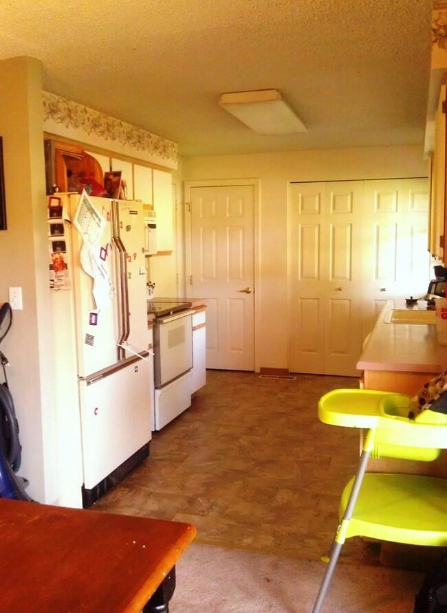 1370 Brookdale Ave, Medford, OR 97504 - photo 4