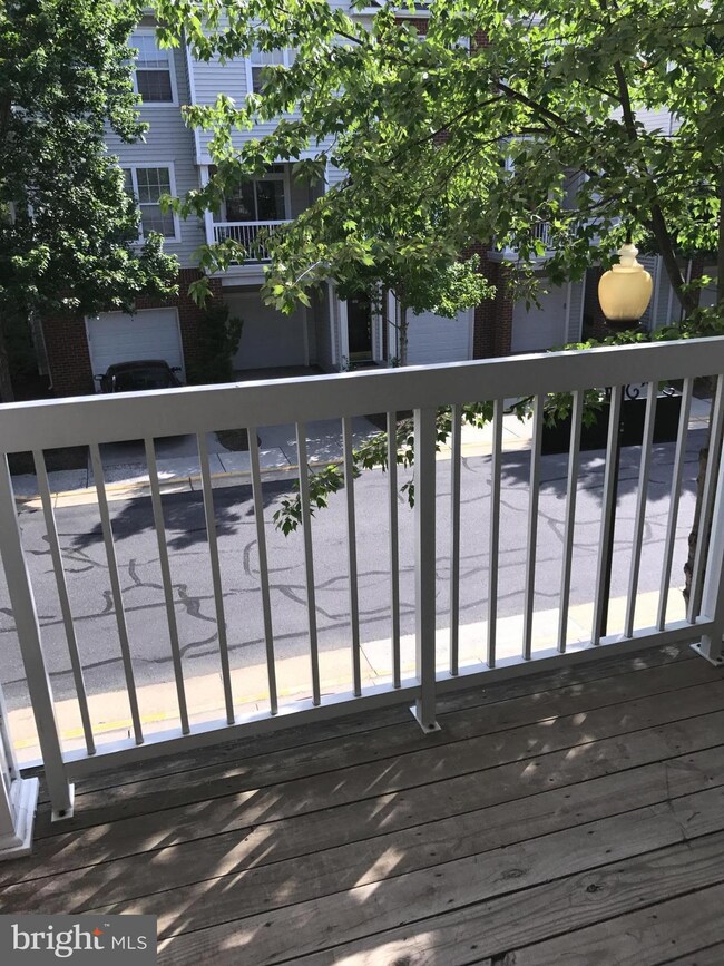 13067 Marcey Creek Rd, Herndon, VA 20171 - photo 6