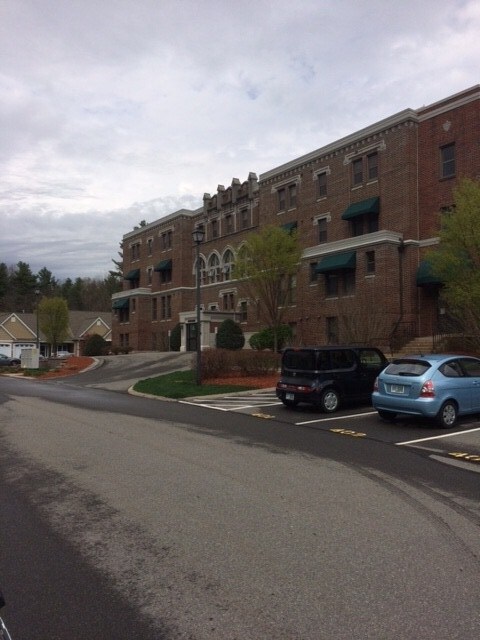 9 Reflection Dr unit 404, Hudson, NH 03051 - photo 2