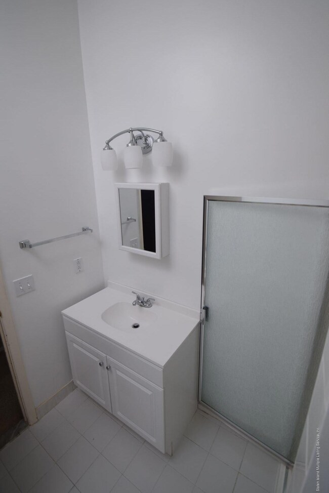 61 Country Dr E unit A, Staten Island, NY 10314 - photo 5