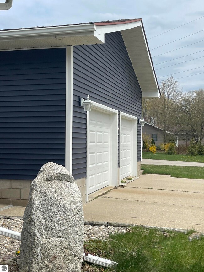501 Lake St, Elk Rapids, MI 49629 - photo 3