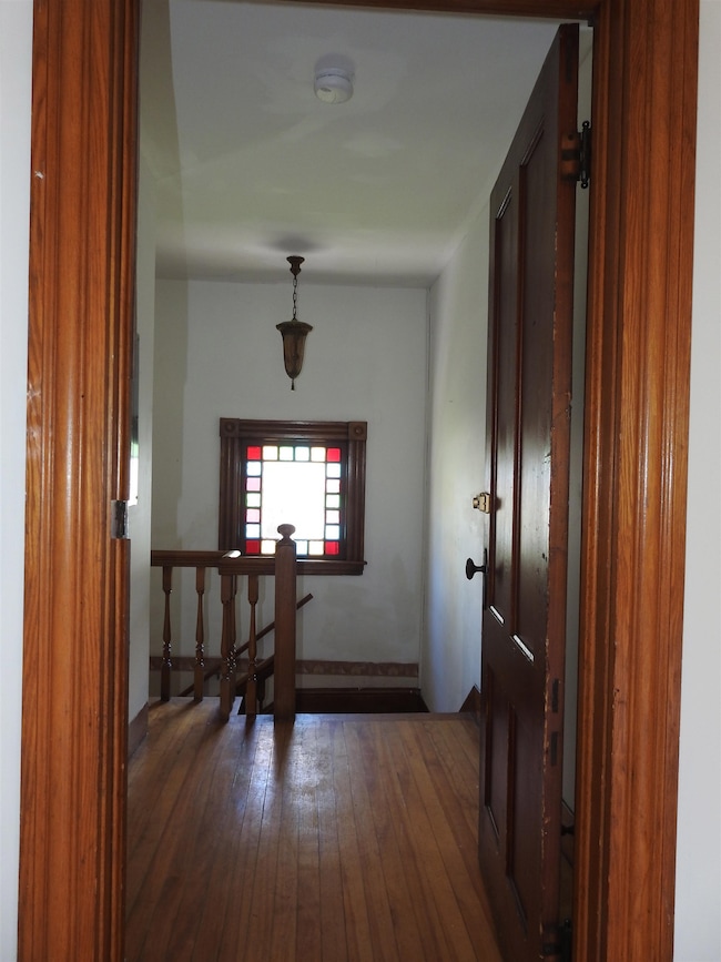 20 Royce St unit 2nd Floor, Rutland, VT 05701 - photo 2