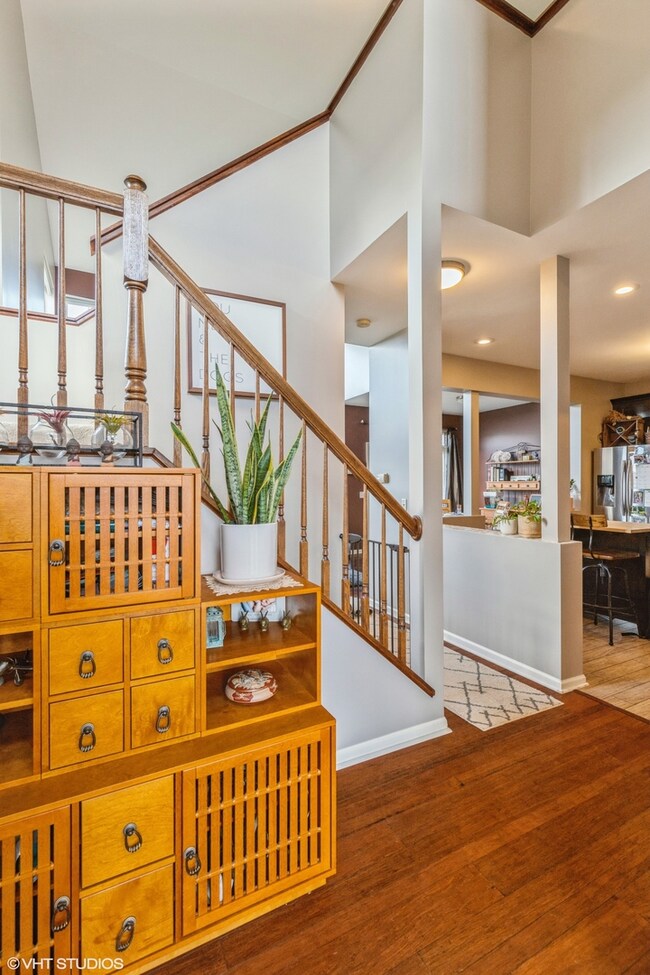 966 Mesa Dr, Lake In the Hills, IL 60156 - photo 2