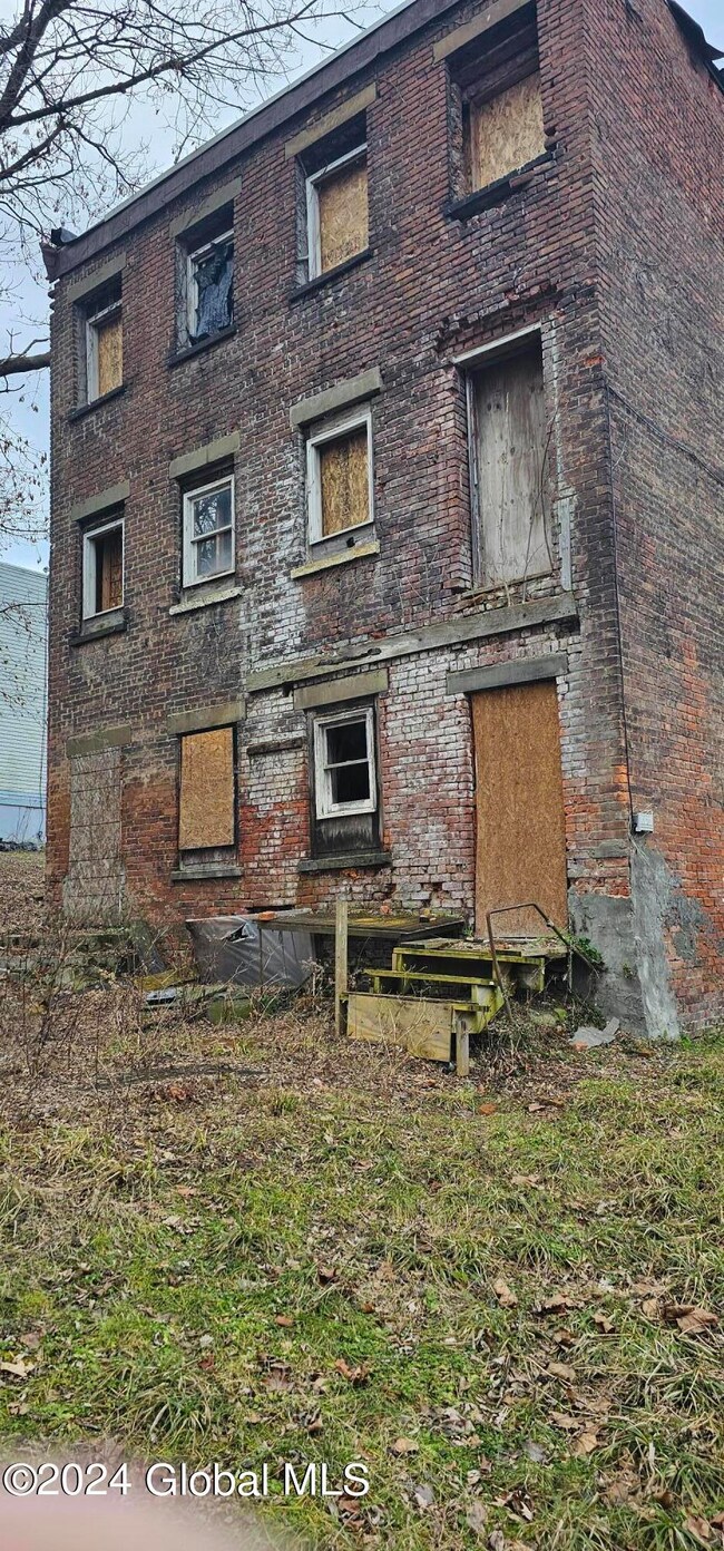 82 Elizabeth St, Albany, NY 12202 - photo 2