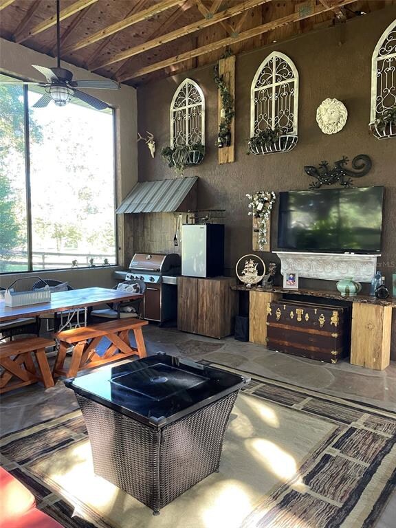 Guest house outdoor lanai