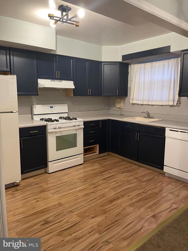 2854 Tremont St, Philadelphia, PA 19136 - photo 3