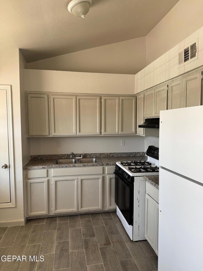 8507 Alameda Ave unit 3, El Paso, TX 79907 - photo 6