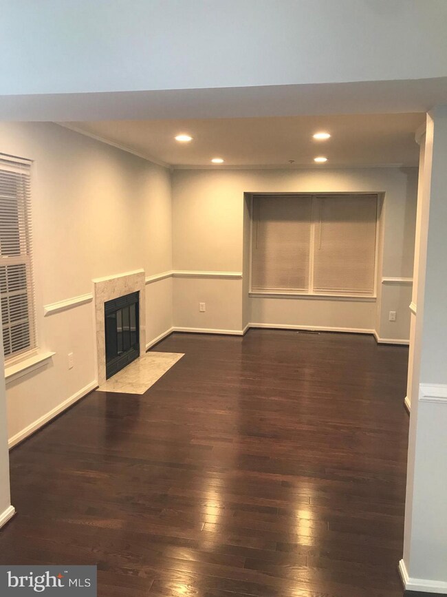 1608 Willowwood Ct, Hyattsville, MD 20785 - photo 6