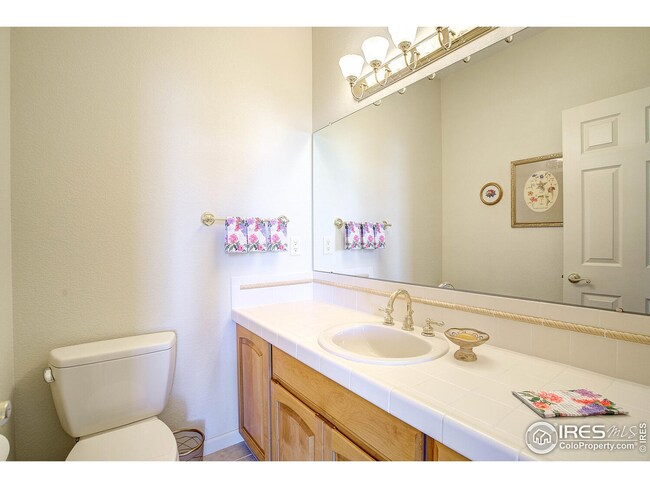 Guest 1/2 Bathroom on Main Level