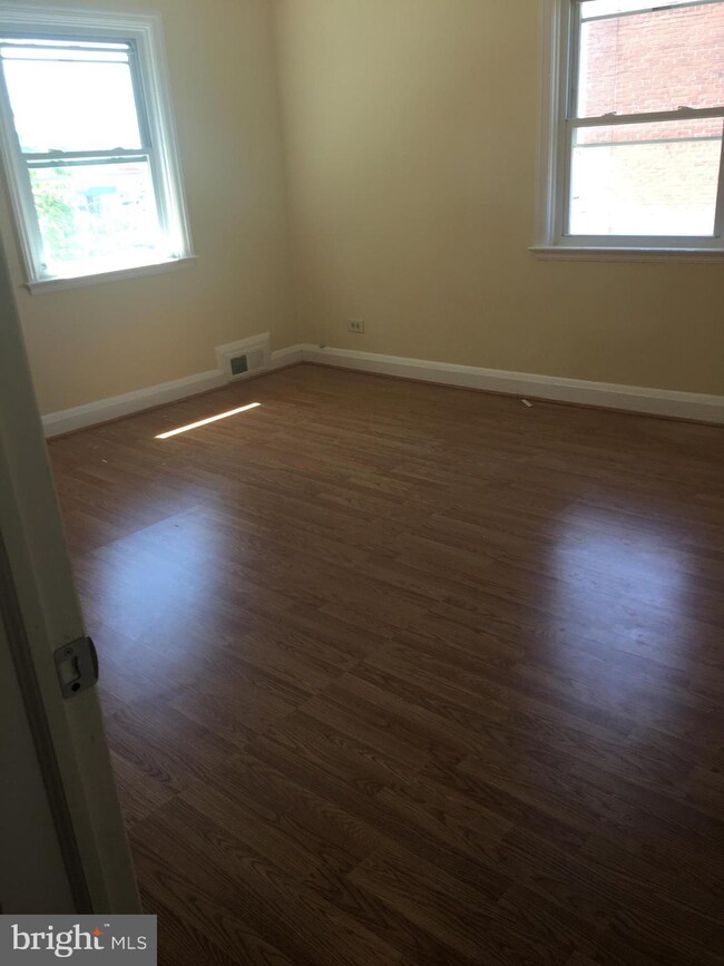 4014 Clarks Ln, Baltimore, MD 21215 - photo 6