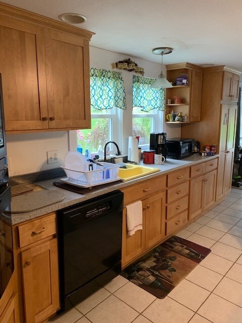 37 Mechanic St, Lancaster, NH 03584 - photo 5