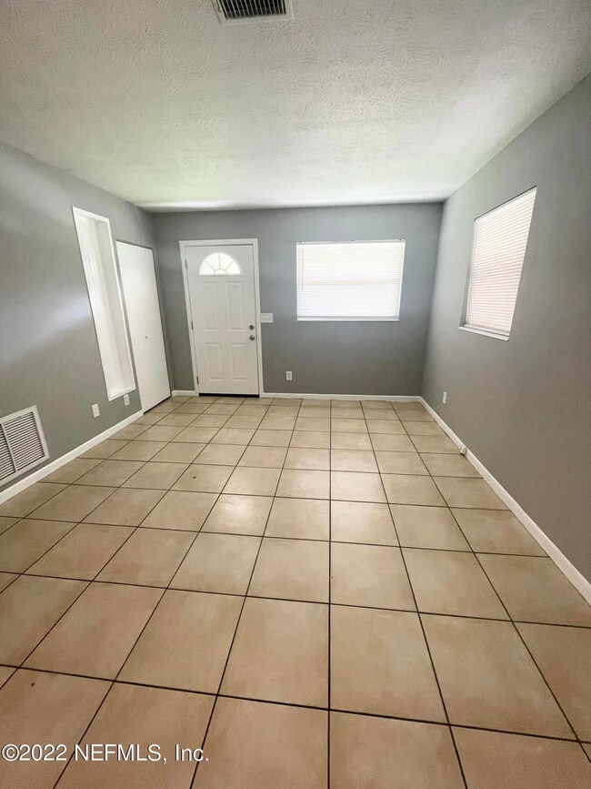 8059 Pierre Dr, Jacksonville, FL 32210 - photo 3