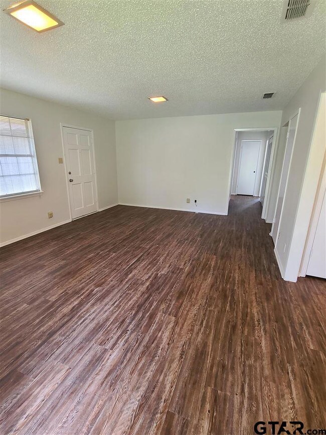 404 404 Boyd Ln, Tyler, TX 75703 - photo 3