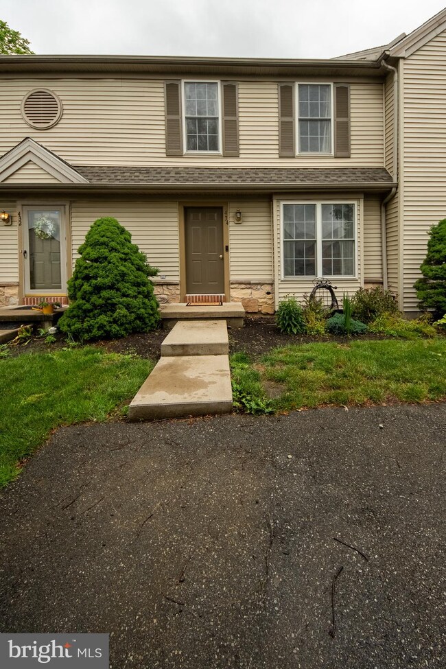 434 Banyan Circle Dr, Lancaster, PA 17603 - photo 2