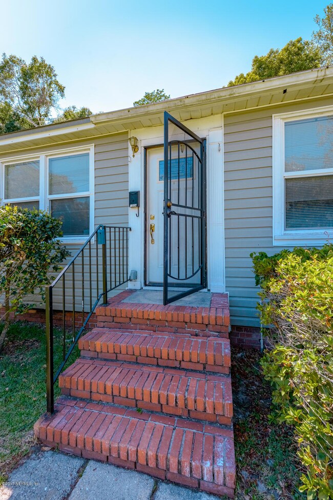1304 Macarthur St, Jacksonville, FL 32205 - photo 2
