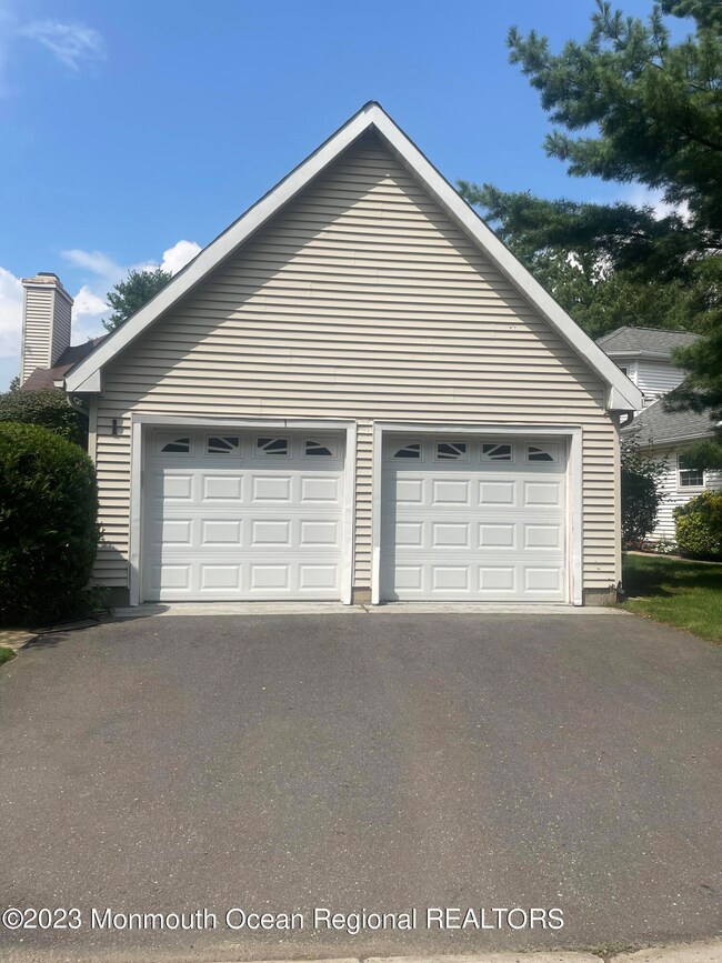 1 jasmine Lane Freehold-Garage