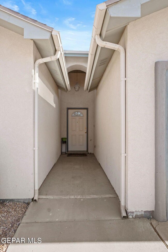 14263 Desert Sunset Dr, Horizon City, TX 79928 - photo 3