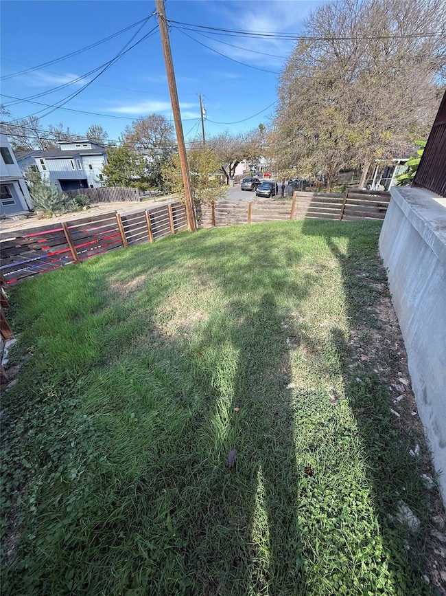 1313 Delano St, Austin, TX 78721 - photo 2