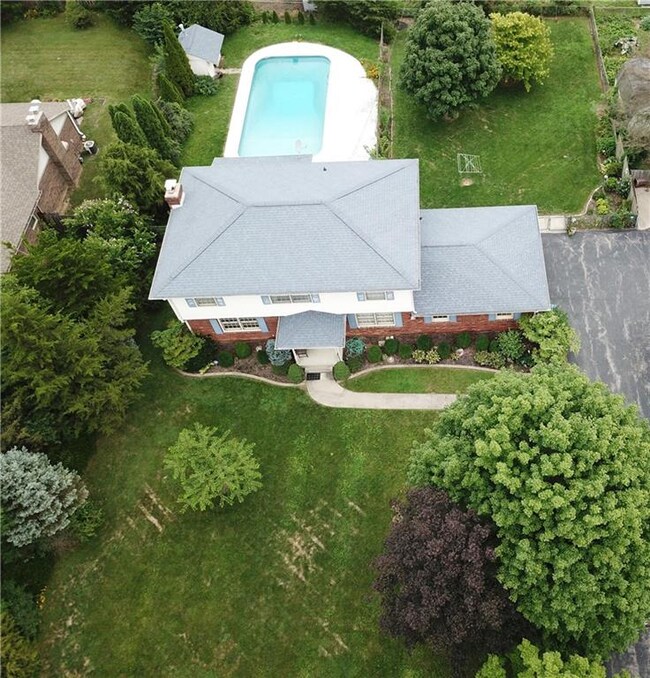 6145 Wexford Rd, Indianapolis, IN 46220 - photo 5