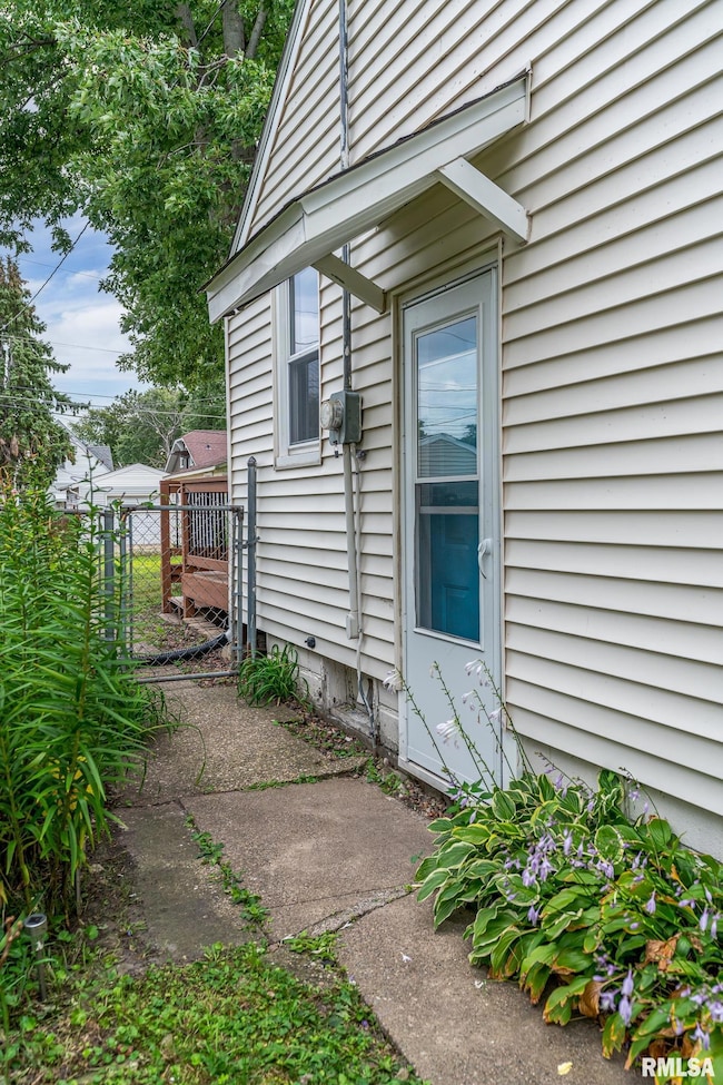 2029 44th St, Rock Island, IL 61201 - photo 3