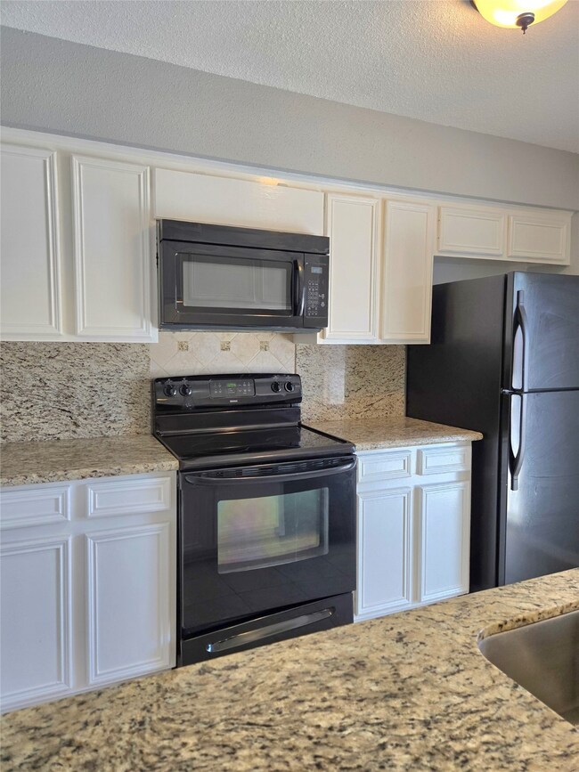 1532 Silverpines Rd unit 532, Houston, TX 77062 - photo 6