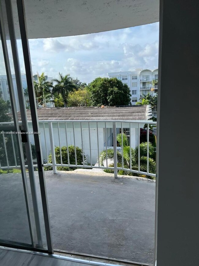 Montecarlo of Miami Condominiums unit A-514, Miami, FL 33169 - photo 6