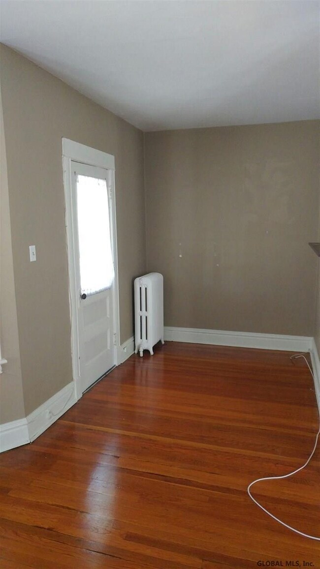 34 Barrows St, Albany, NY 12209 - photo 4