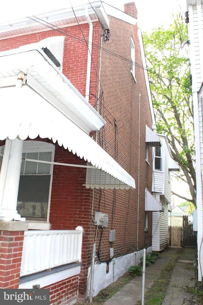 466 N Evans St, Pottstown, PA 19464 - photo 3