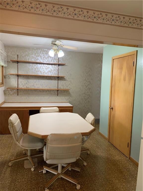 Eat-in kitchen