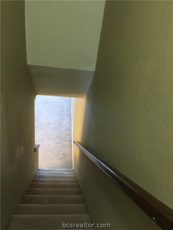 4345 Carter Creek Pkwy unit 10, Bryan, TX 77802 - photo 2