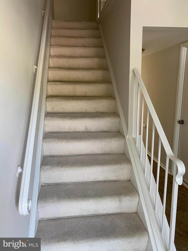 15022 Haslemere Ct, Silver Spring, MD 20906 - photo 7