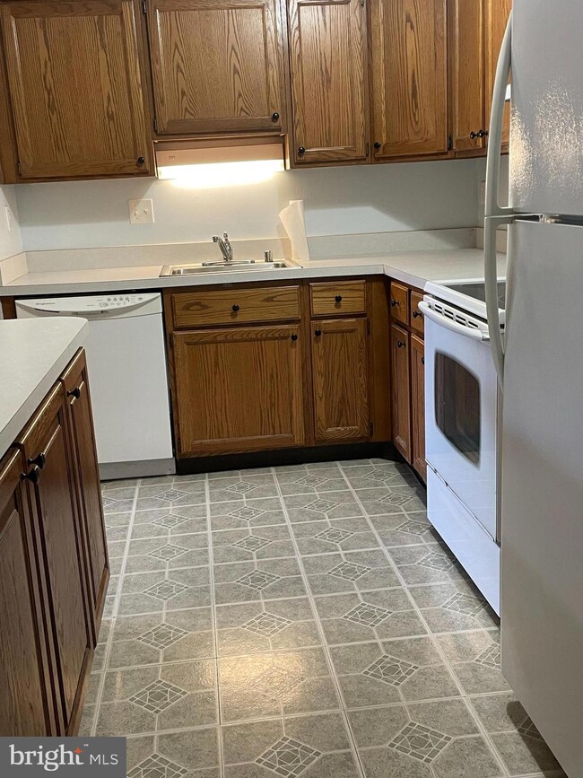 2137 Wainwright Ct unit BA, Frederick, MD 21702 - photo 5