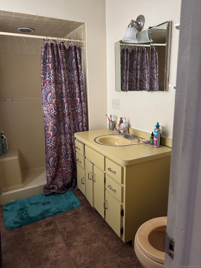 11 Linda Dr, Bridgeport, CT 06606 - photo 7