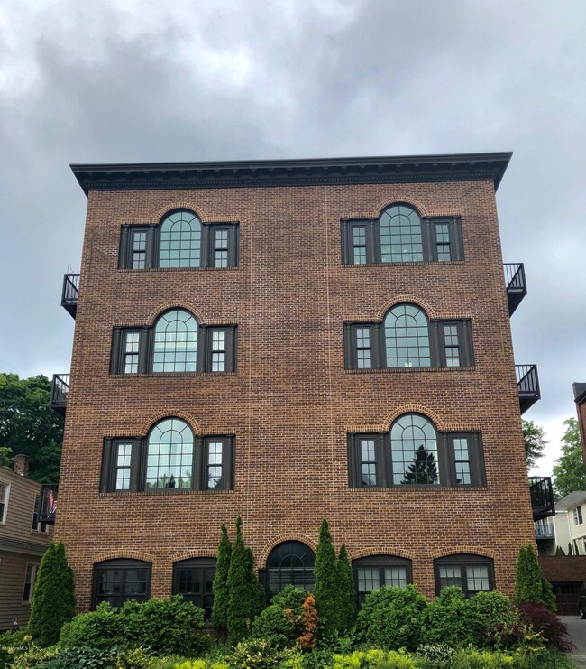 46 Housatonic St unit 3B, Lenox, MA 01240 - photo 2