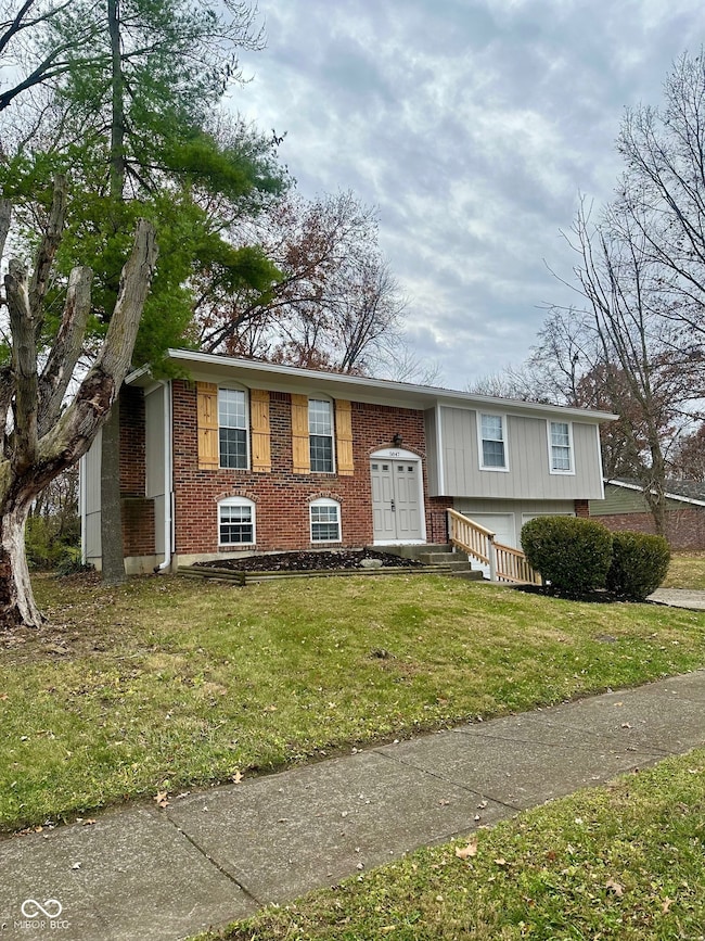 5847 Lakeland Dr, Indianapolis, IN 46220 - photo 2